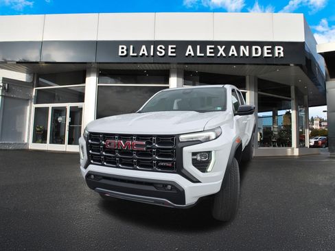 Used 2023 GMC Canyon AT4 w/ Canyon Safety Plus Package AWD/4WD image 10