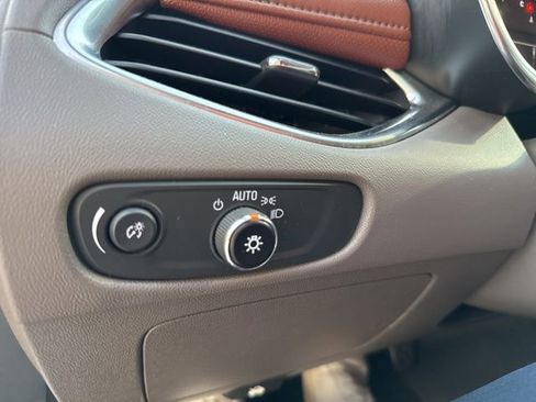 Used 2016 Chevrolet Malibu Premier w/ Driver Confidence Package II image 10