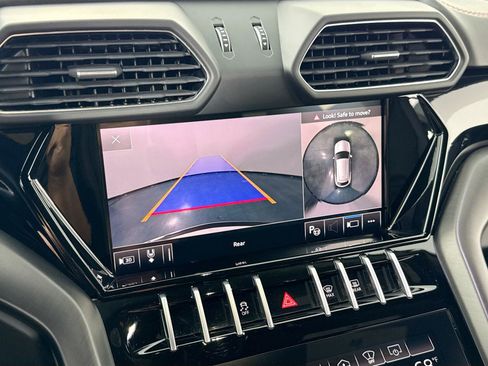 Used 2021 Lamborghini Urus AWD/4WD image 17