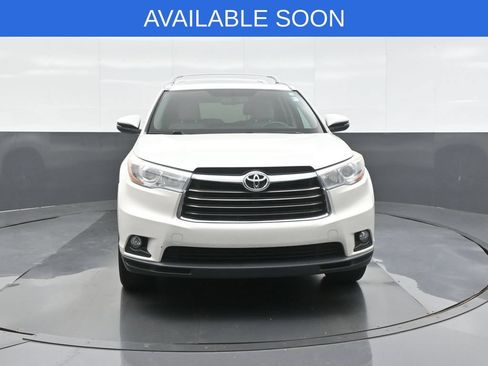 Used 2016 Toyota Highlander XLE AWD/4WD image 2