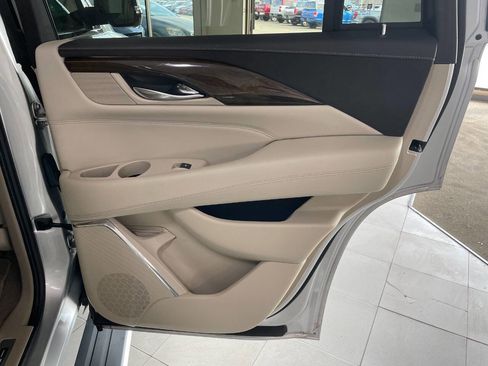 Used 2018 Cadillac Escalade Premium Luxury image 27