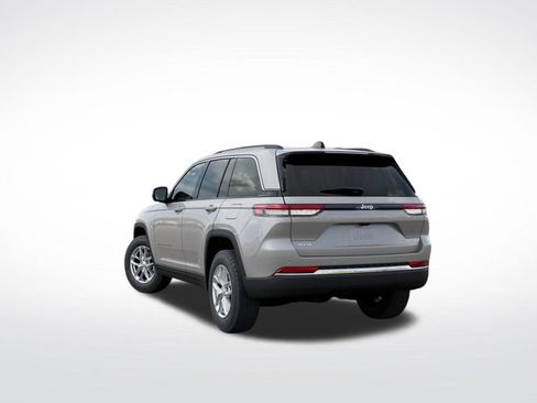 Used 2025 Jeep Grand Cherokee Laredo X w/ Luxury Tech Group I AWD/4WD image 3