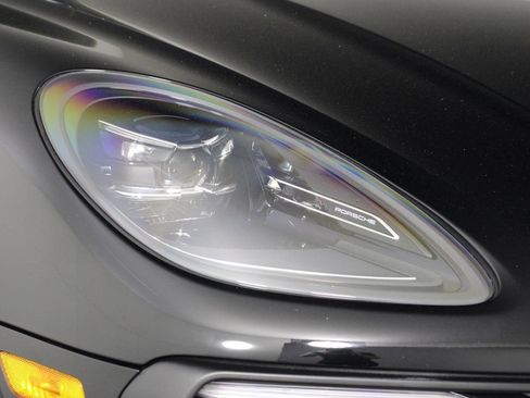 Certified 2026 Porsche Macan AWD/4WD image 28