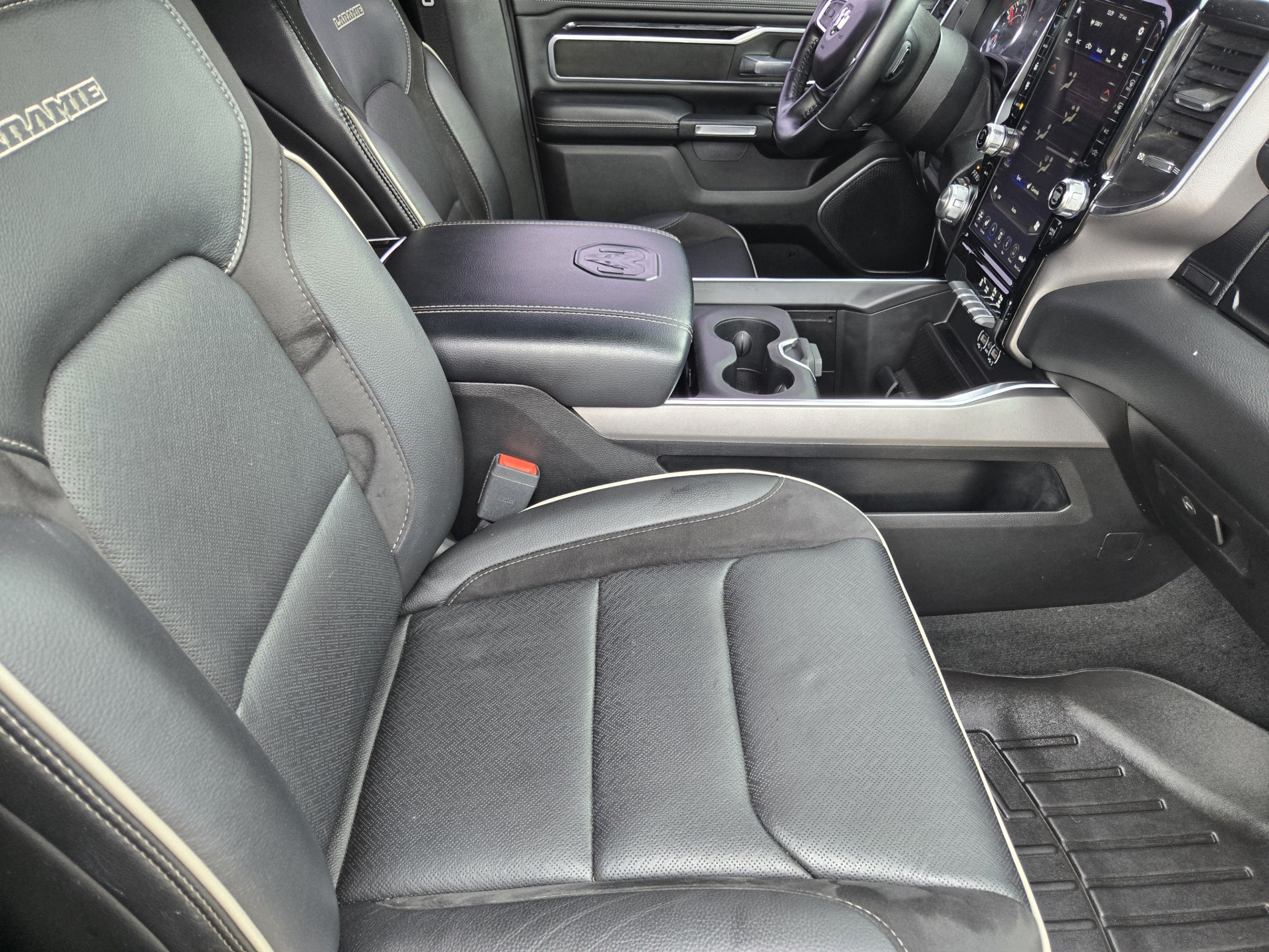 Used 2020 RAM 1500 Laramie w/ Sport Appearance Package AWD/4WD image 10