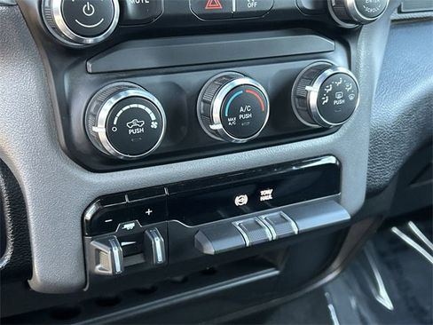 Used 2024 RAM 3500 Big Horn image 26