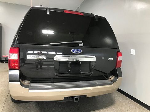 Used 2013 Ford Expedition XLT RWD image 4