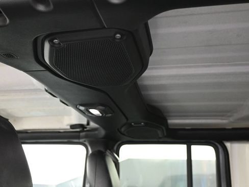 Used 2018 Jeep Wrangler Unlimited Sahara AWD/4WD image 32