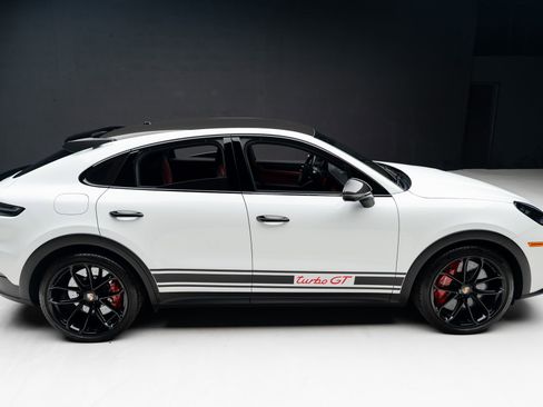 Used 2022 Porsche Cayenne Turbo GT AWD/4WD image 36