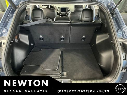 Used 2021 Jeep Cherokee Latitude Lux w/ Comfort/Convenience Group AWD/4WD image 17