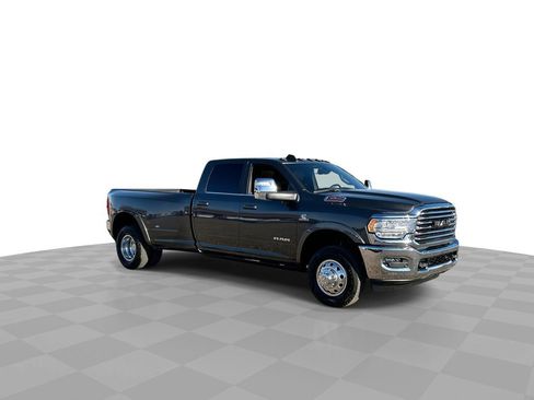 Used 2024 RAM 3500 Limited w/ Towing Technology Group image 2