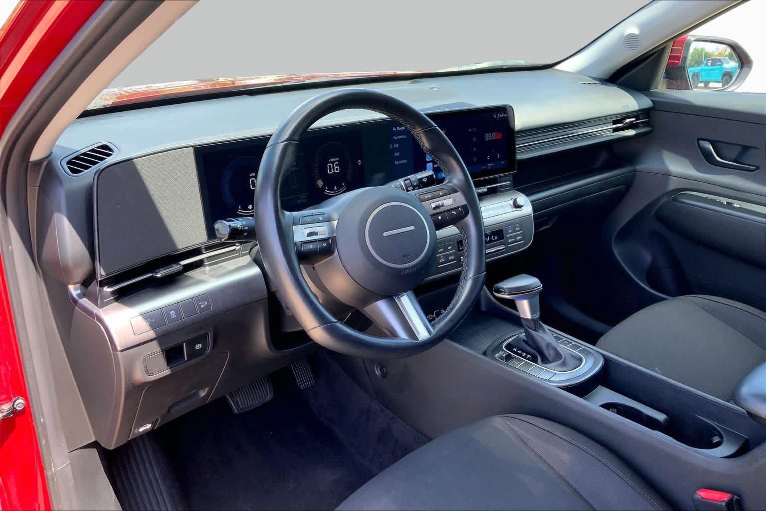 Used 2025 Hyundai Kona SEL AWD/4WD image 17