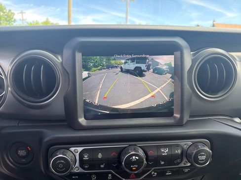 Used 2022 Jeep Wrangler Unlimited Sport AWD/4WD image 31