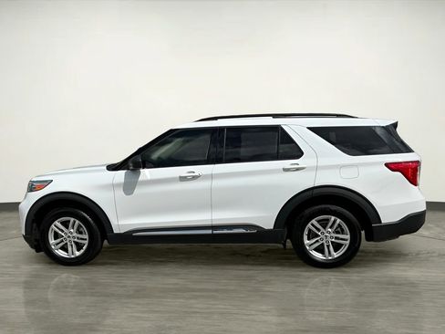 Used 2023 Ford Explorer XLT w/ Equipment Group 202A RWD image 3