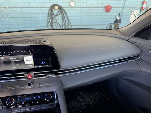 Used 2025 Hyundai Elantra SEL image 35