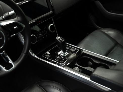 Used 2020 Jaguar XE S image 18