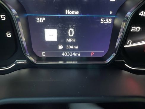 Used 2021 GMC Yukon Denali w/ Denali Premium Package image 18