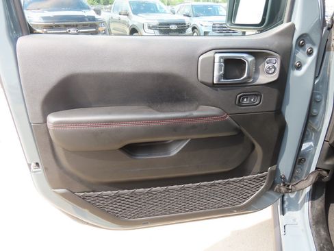 Used 2025 Jeep Wrangler Unlimited Rubicon AWD/4WD image 24