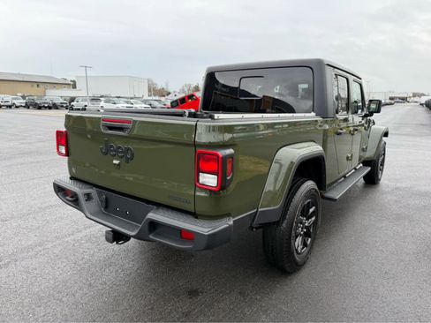Used 2021 Jeep Gladiator Sport image 8