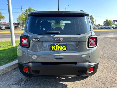 Used 2022 Jeep Renegade Latitude w/ Convenience Group image 4