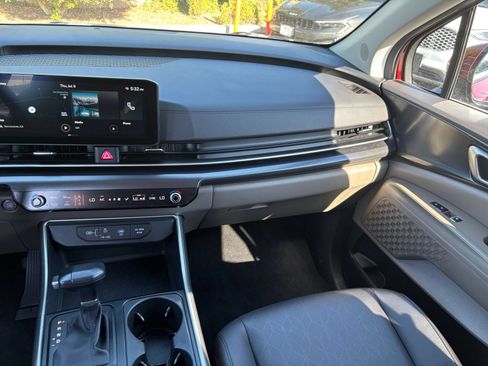 Used 2026 Kia Carnival FWD image 33