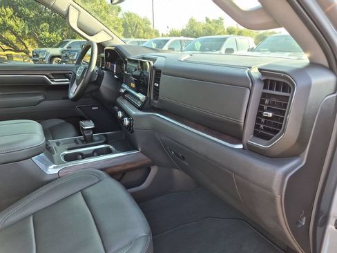 Used 2025 GMC Sierra 1500 SLT AWD/4WD image 41