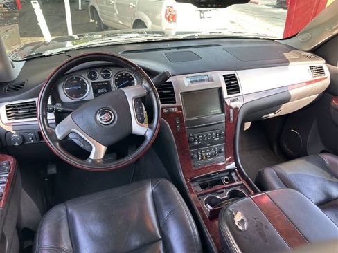 Used 2011 Cadillac Escalade ESV Luxury image 8