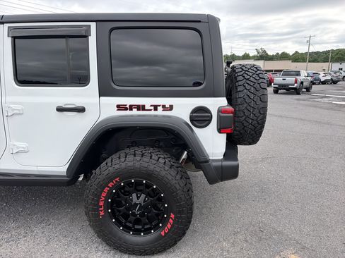 Used 2024 Jeep Wrangler Unlimited Rubicon w/ Convenience Group AWD/4WD image 7