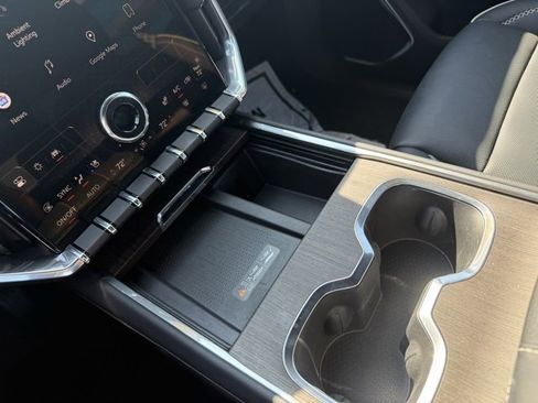 Used 2024 GMC Acadia Denali image 27