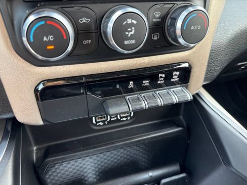 Used 2022 RAM 1500 Laramie AWD/4WD image 39