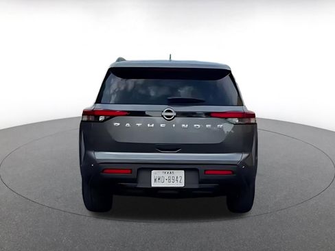 Used 2025 Nissan Pathfinder SV image 10