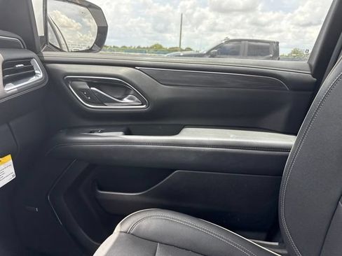 Used 2023 GMC Yukon XL SLT w/ SLT Luxury Package RWD image 13