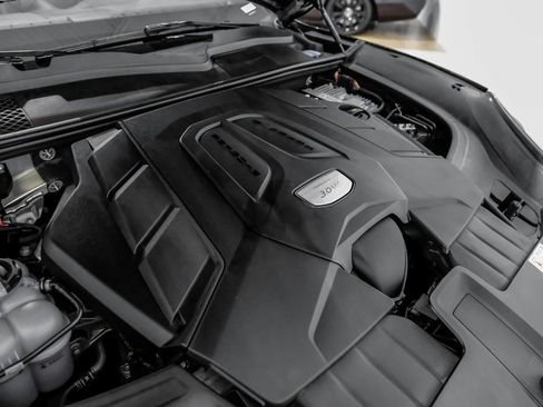 Used 2023 Porsche Cayenne image 60