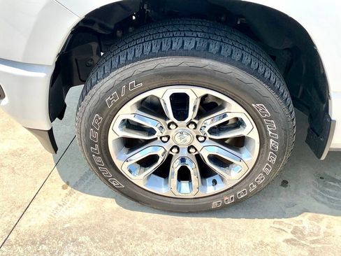 Used 2024 RAM 1500 Laramie AWD/4WD image 11