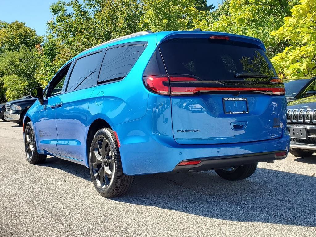 New 2027 Chrysler Pacifica Select AWD/4WD image 4