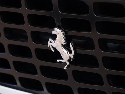 Used 2021 Ferrari Roma RWD image 9