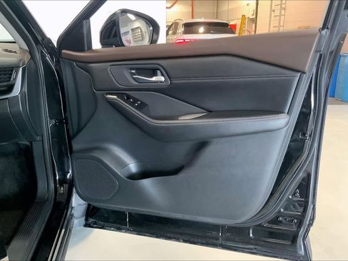 Used 2023 Nissan Rogue SV w/ SV Premium B Package image 25