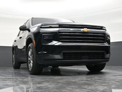 Used 2024 Chevrolet Traverse LS image 27