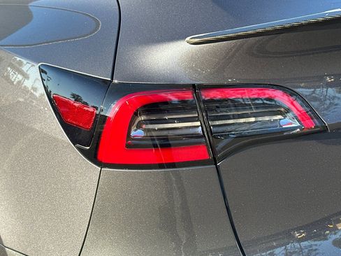 Used 2022 Tesla Model Y Performance image 9