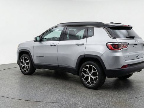 Used 2025 Jeep Compass Limited image 6
