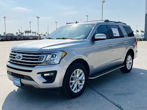 Used 2021 Ford Expedition XLT image 3