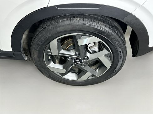 Used 2025 Hyundai Venue SEL FWD image 11
