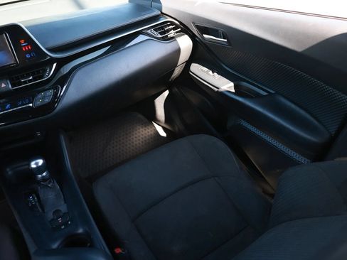 Used 2018 Toyota C-HR XLE FWD image 13