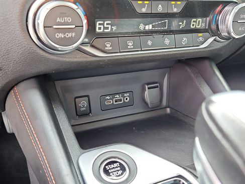 Used 2024 Nissan Sentra SR w/ SR Premium Package image 22