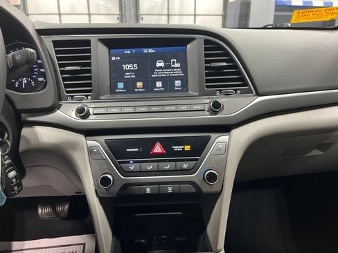 Used 2017 Hyundai Elantra SE FWD image 25