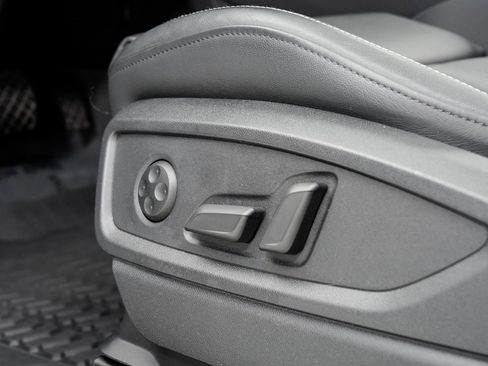 Certified 2025 Audi Q5 2.0T Premium Plus w/ Premium Plus Package image 11