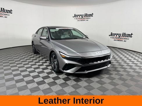 Used 2025 Hyundai Elantra Limited FWD image 6