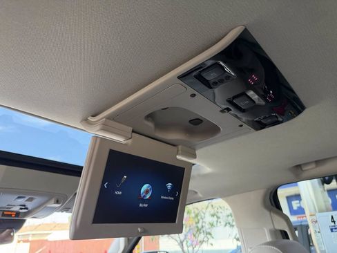 Used 2018 Cadillac Escalade Luxury RWD image 28