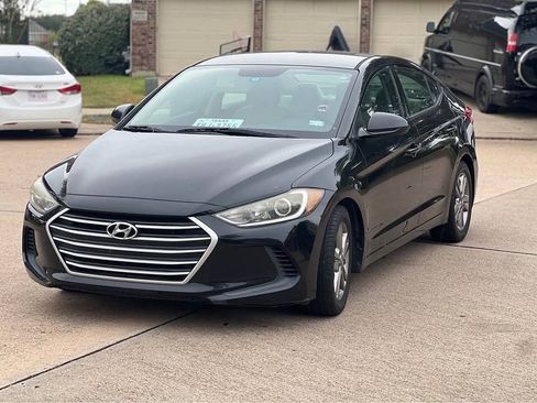 Used 2017 Hyundai Elantra SE FWD image 3