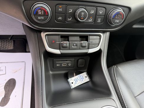 Used 2022 GMC Terrain SLT AWD/4WD image 15