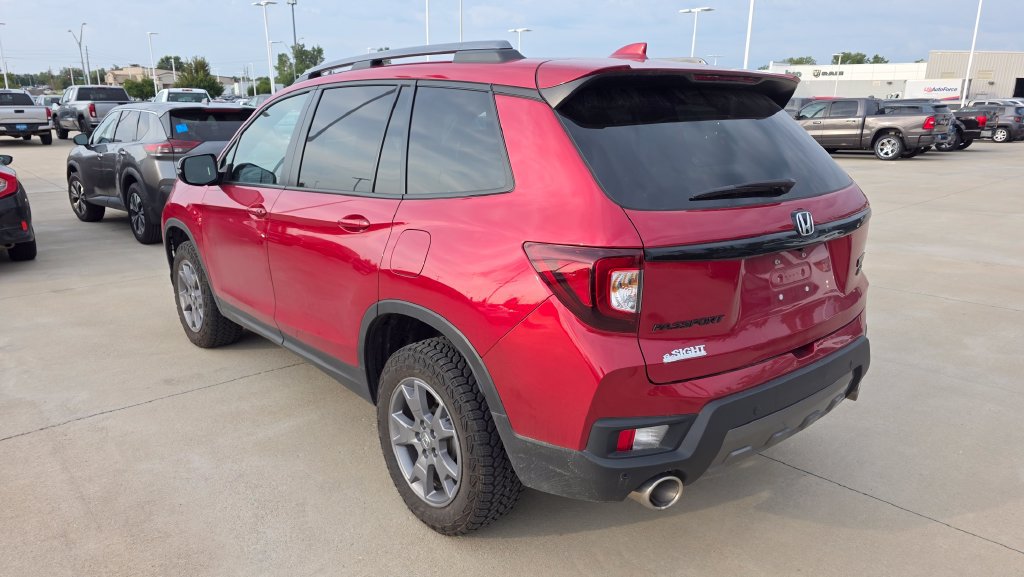 Used 2025 Honda Passport TrailSport image 3